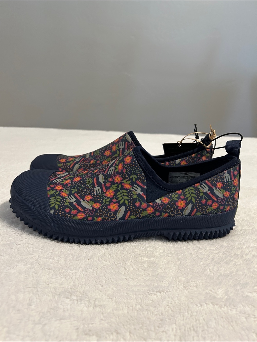 Western Chief Navy Floral & Cactus Slip-On Moccasins. Garden tools - Picture 5 of 11